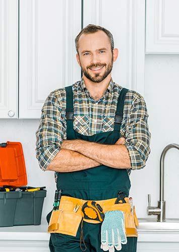 smiling-handsome-plumber-standing-with-crossed-arm-2024-11-17-07-42-33-Y99Z6GE.jpg